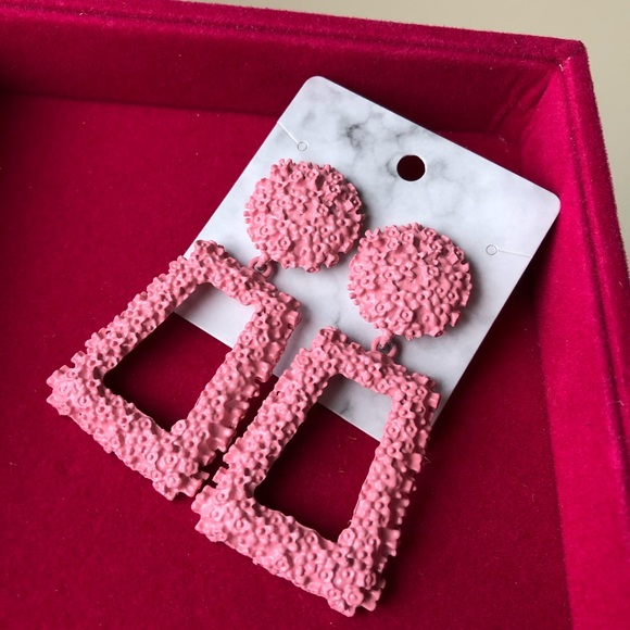 Jewelry - Pink Floral Retro Dangle Earrings